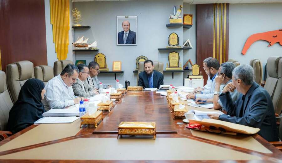 محافظ عدن يوجه بإعادة تنظيم إدارة الحدائق وتعزيز إيرادات صندوق النظافة
