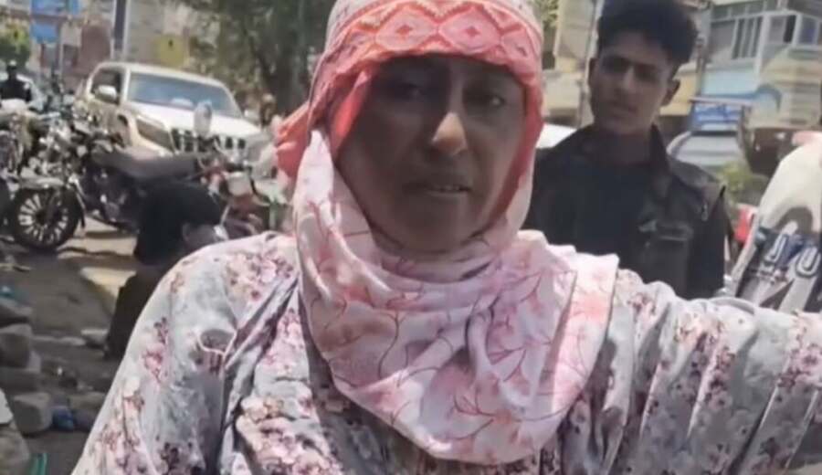 شهادات تتحدث عن شبكة جباية تستهدف الباعة المتجولين في تعز.