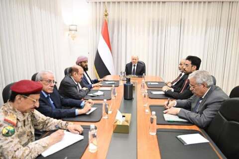 مجلس الدفاع الوطني برئاسة العليمي يبحث خيارات التعامل مع تصعيد الحوثيين
