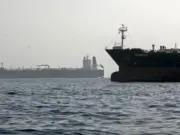 سفينتان تعبران باب المندب عقب إعلان الحوثيين حظر الملاحة على السعودية