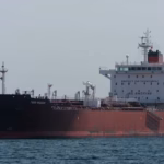 ناقلة نفط تغيّر مسارها لتجنب جنوب البحر الأحمر بعد تهديدات الحوثيين.