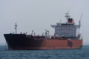 ناقلة نفط تغيّر مسارها لتجنب جنوب البحر الأحمر بعد تهديدات الحوثيين.