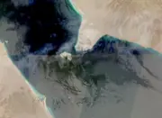 رويترز "ارتفاع عدد السفن المارة عبر مضيق باب المندب إلى 28 سفينة"