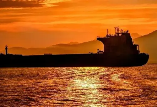 الحوثيون يدرسون فرض رسوم على السفن التجارية العابرة لباب المندب