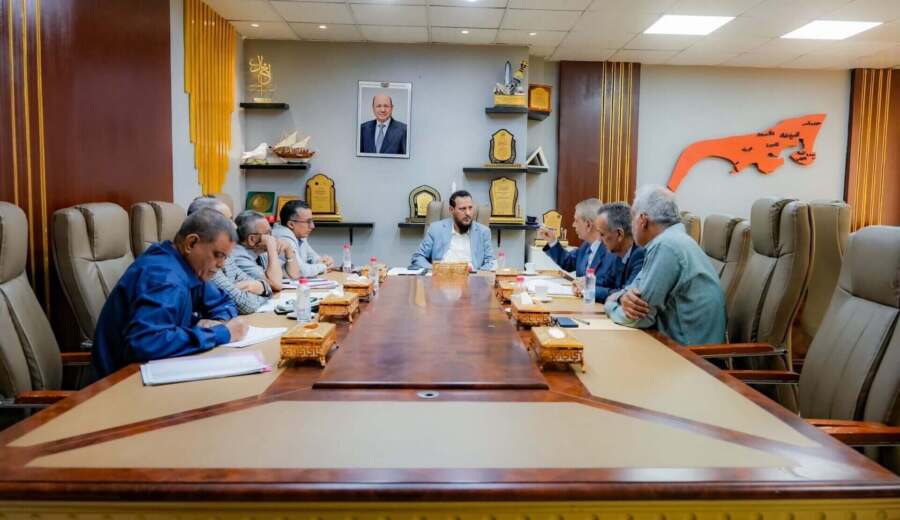 محافظ عدن ورئيس مصلحة الضرائب يتفقان على تعزيز التعاون المشترك