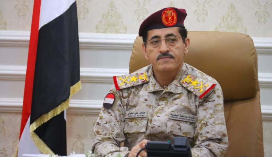 وزير الدفاع يقر آلية جديدة لتعزيز الشفافية في صرف رواتب القوات المسلحة