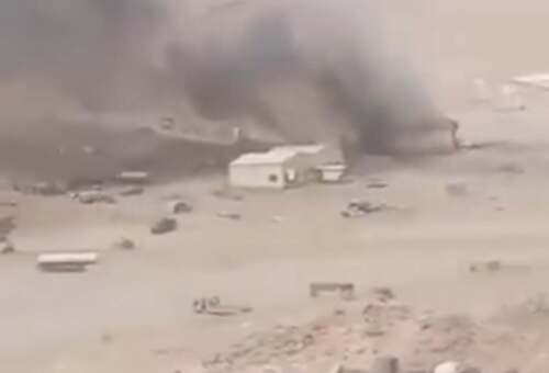 ارتفاع قتلى قوات الطوارئ الحكومية إلى 40 جندياً بهجوم حوثي بالصواريخ والمسيّرات