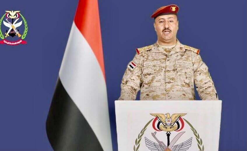 الجيش اليمني يعلن تنفيذ عمل عسكري ضد الحوثيين ويحذر من استهداف أي جبهة