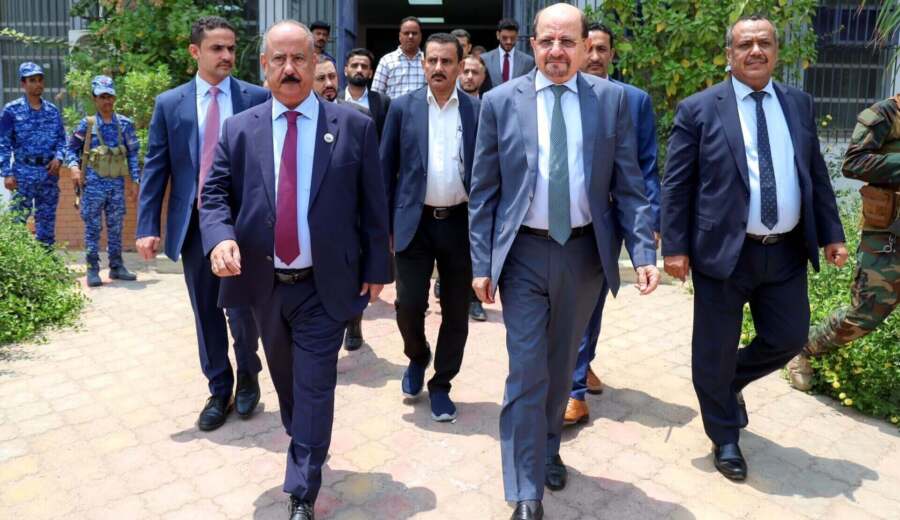 رئيس الوزراء يدعو إلى إصلاح شامل لقطاعات النقل واستعادة دور ميناء عدن