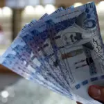 السعودية تفرض رقابة على التحويلات المالية إلى دولة الإمارات