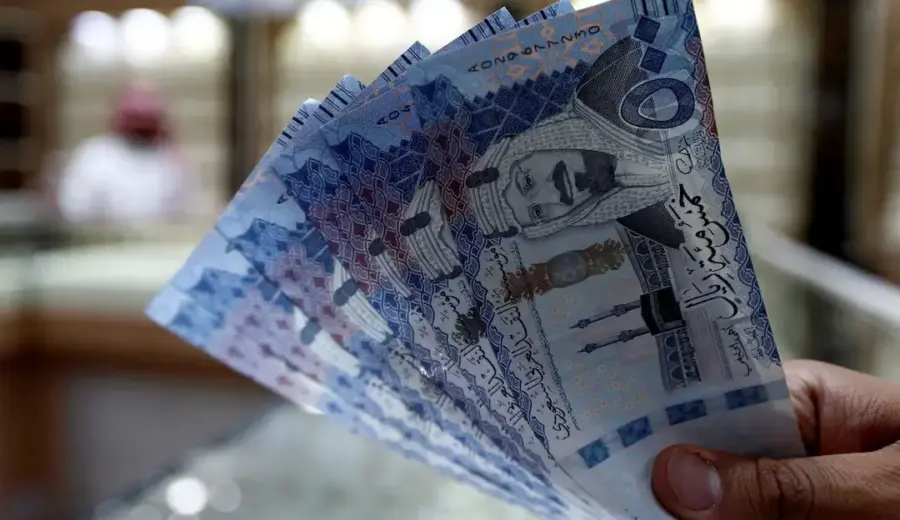 السعودية تفرض رقابة على التحويلات المالية إلى دولة الإمارات
