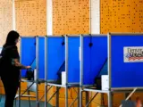 الديمقراطيون يخوضون معركة استعادة الدوائر المتأرجحة وقلب موازين الكونغرس