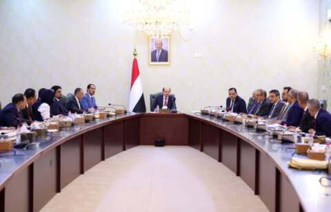 الحكومة اليمنية ترفع الجاهزية وتكثف إجراءات حماية الاقتصاد والموانئ