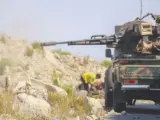 الحوثيون يشنون هجوماً عنيفاً غرب تعز ويحققون تقدماً في مقبنة.