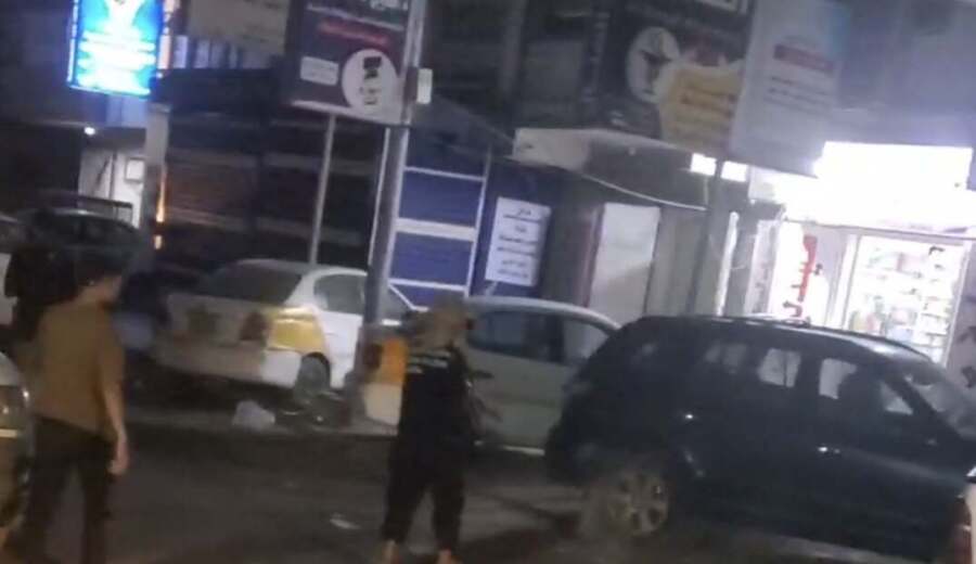 هجوم مسلح يستهدف مسؤولًا في رئاسة الوزراء في عدن بعد تلقيه تهديدات بالقتل.
