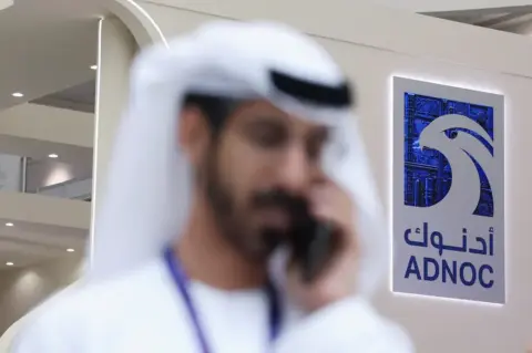 رويترز :  أدنوك  الإماراتية تشتري ملايين البراميل من النفط العراقي.