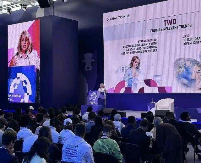 بامفيلوفا تفتح أبواب التجربة الروسية أمام شباب العالم