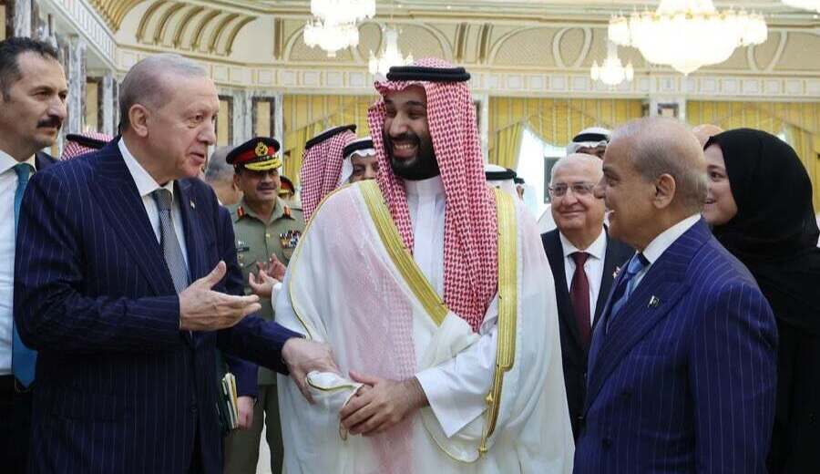 اجتماع سعودي باكستاني تركي مرتقب في ظل تصاعد هجمات الحوثيين .