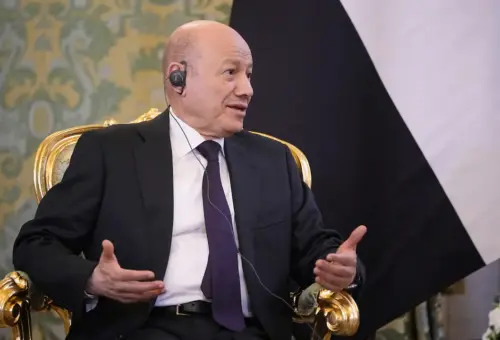 العليمي يدعو للتعبئة العامة والنفير الوطني ويعلن عفواً عن المنشقين عن الحوثيين.