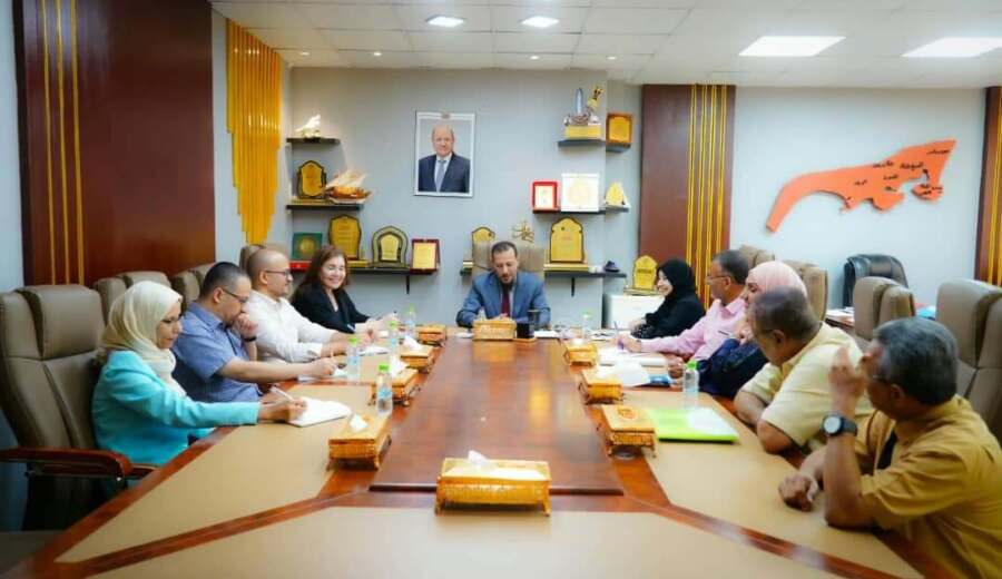 محافظ عدن يبحث مع وفد أممي دعم المبادرات النسوية وتمكين المرأة.