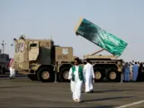 رويترز: السعودية تدرس هجوماً عسكرياً على الحوثيين لاستعادة السيطرة على باب المندب.