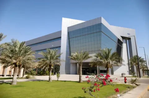هجوم يستهدف مقر أرامكو في الظهران والحوثيون يتوعدون بمزيد من الضربات