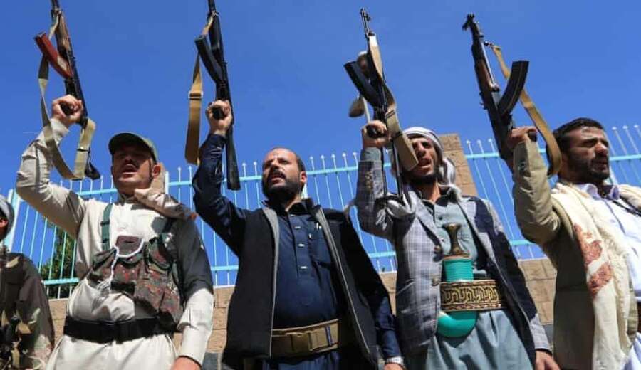 الغارديان: تفاهم سعودي إماراتي جديد لدعم القوات المناهضة للحوثيين في اليمن.