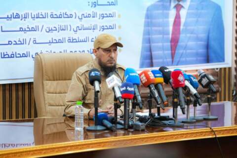 المحافظ شيخ يستعرض مستجدات الأوضاع الأمنية والإنسانية في العاصمة عدن.