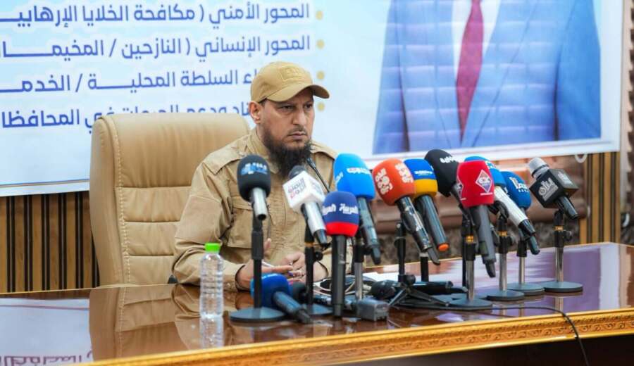 المحافظ شيخ يستعرض مستجدات الأوضاع الأمنية والإنسانية في العاصمة عدن.