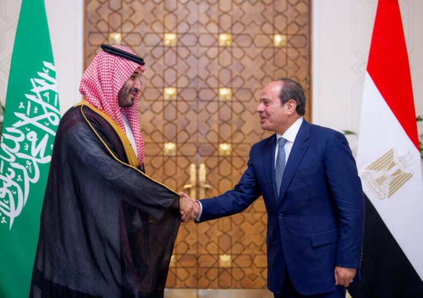 البرلمان المصري يفوض الجيش لإرسال قوات لدعم السعودية دفاعياً.