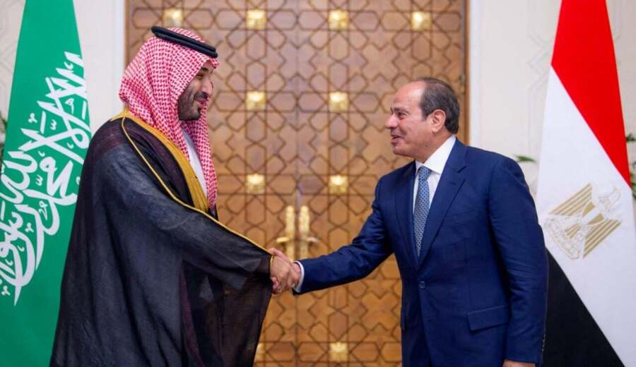 البرلمان المصري يفوض الجيش لإرسال قوات لدعم السعودية دفاعياً.