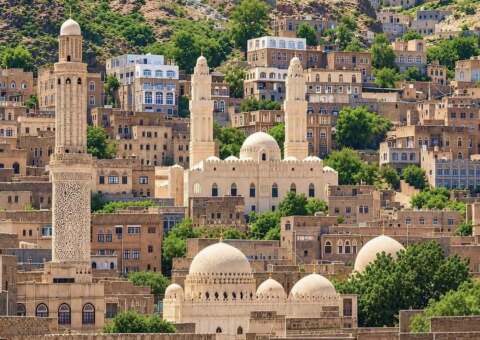 نقص الوقود في تعز أجبر أحد المستشفيات على خفض عدد الحضانات