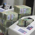 السعودية تتعهد بتغطية رواتب موظفي الحكومة اليمنية بتكلفة مليار دولار سنويًا