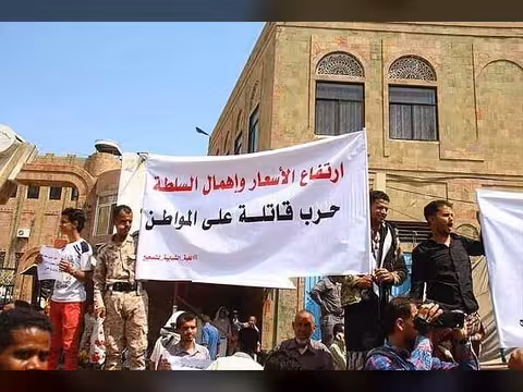 اتهامات للمجلس الرئاسي بعرقلة الإصلاحات الاقتصادية.. وخبراء يؤكدون الحكومة تُغطي على قوى الفساد