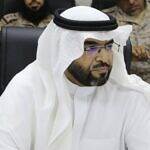 مستشار قائد القوات المشتركة يعد بتحويل المواقع العسكرية في عدن إلى منشآت مدنية