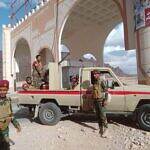 محاولات اقتحام مبنى السلطة المحلية في شبوة تسفر عن إصابات إثر مواجهات مع قوات الأمن