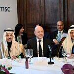 الرئيس العليمي يطالب بتعزيز الشراكة مع دول الخليج ودمج اليمن في مجلس التعاون الخليجي