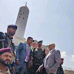 موجة انتقادات وتهكم تطال نصبًا تذكاريًا للسلطة المحلية في تعز لافتهان المشهري