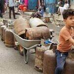 المجلس الرئاسي والحكومة يوقفان تسعيرة الغاز مؤقتًا مع احتمال تطبيقها لاحقاً