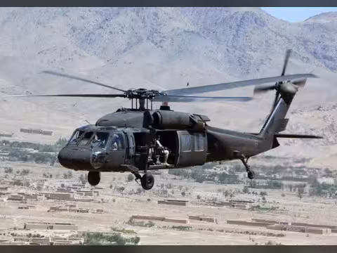 قوات كوماندوز مدعومة بعشرات الطائرات الأمريكية تنجح في إنقاذ طيار أمريكي