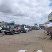 محافظ لحج يتجه لمعالجة أزمة الغاز بعد ارتفاع أسعاره وتنامي السوق السوداء