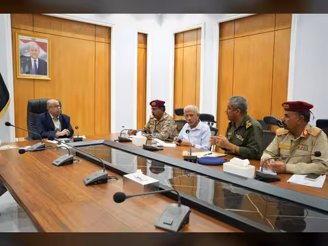 الخنبشي يؤكد خلال اجتماع اللجنة الأمنية أولوية حماية المدنيين ورفض استهداف العسكريين